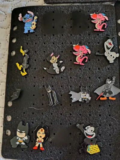 Set de pines de personajes animados - miniatura 1