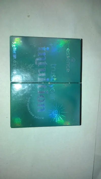 Paleta de sombras Essence Trust Your Intuition - miniatura 1