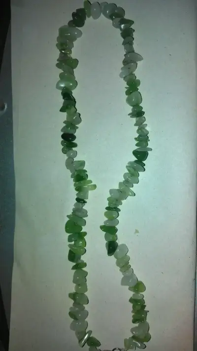 Conjunto de collar y pulsera de piedras verdes - miniatura 3
