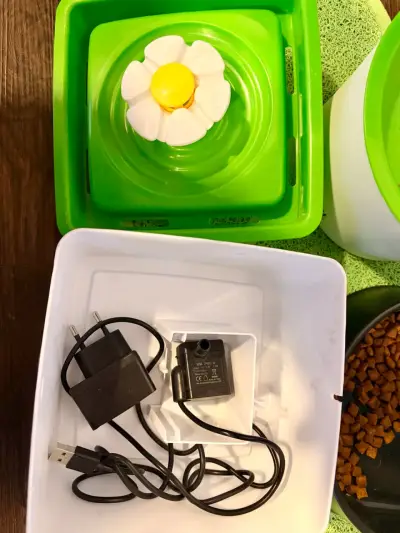 Fuente de agua para mascotas Catit 2.0 con flor - miniatura 2