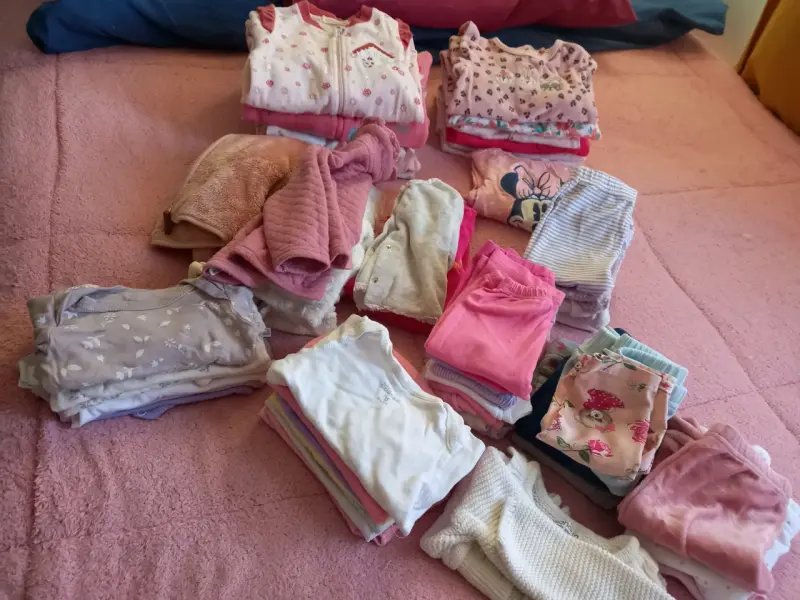 Lote de ropa para bebé niña en buen estado - 1