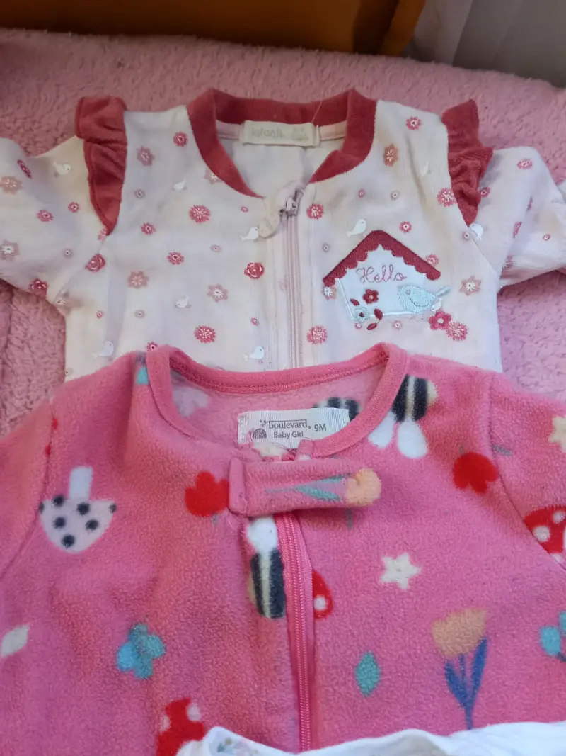 Lote de ropa para bebé niña en buen estado - 3