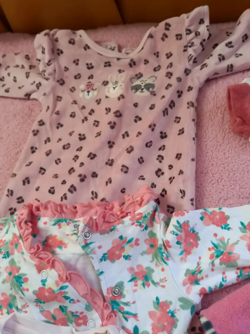 Lote de ropa para bebé niña en buen estado - 4