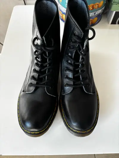 Botas de cuero negro Dr. Martens clásicas talla 42 - miniatura 1