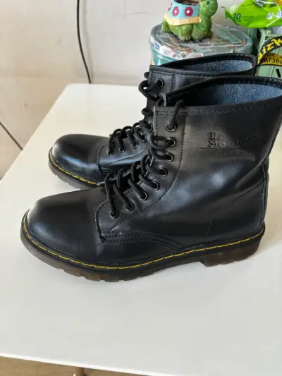 Botas de cuero negro Dr. Martens clásicas talla 42 - miniatura 2
