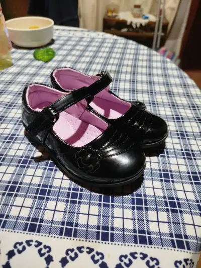 Zapatos de charol negros con diseño flora - miniatura 2
