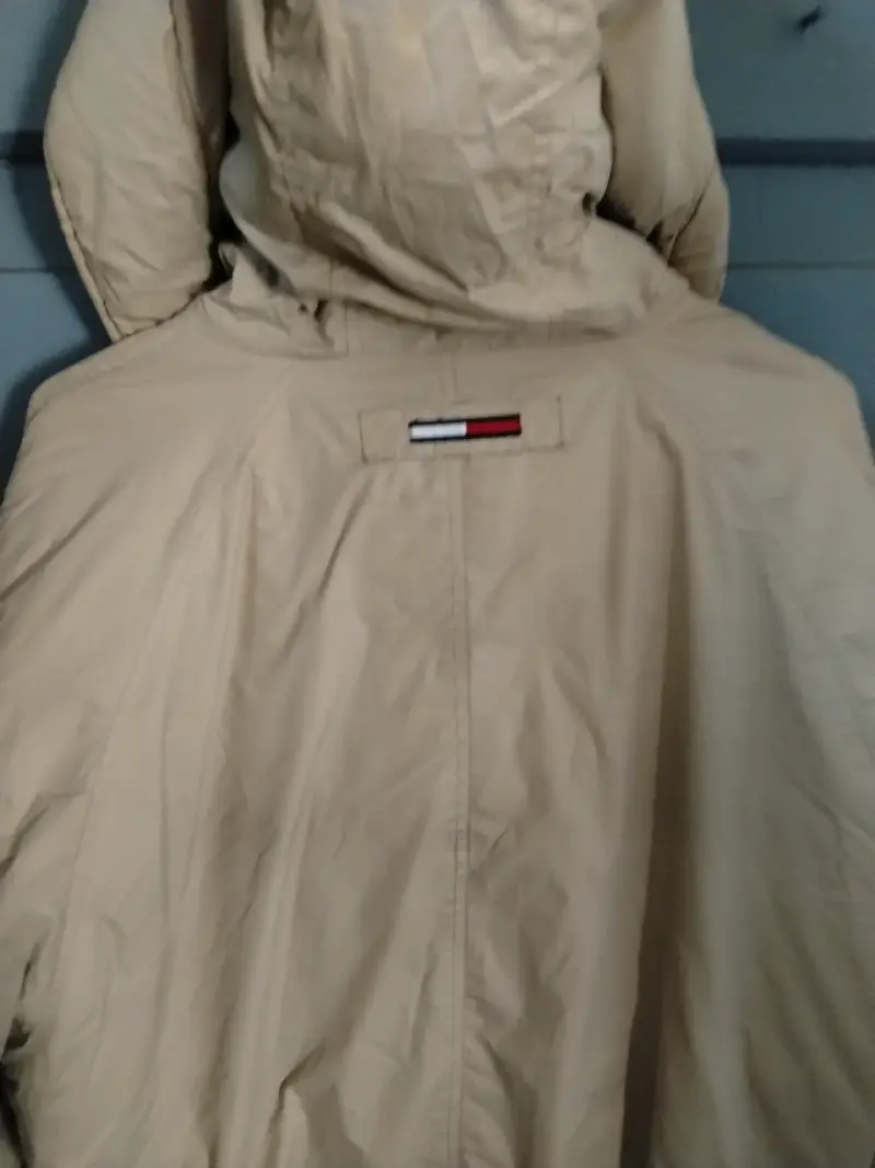 Chaqueta Tommy beige con capucha y forro - 2