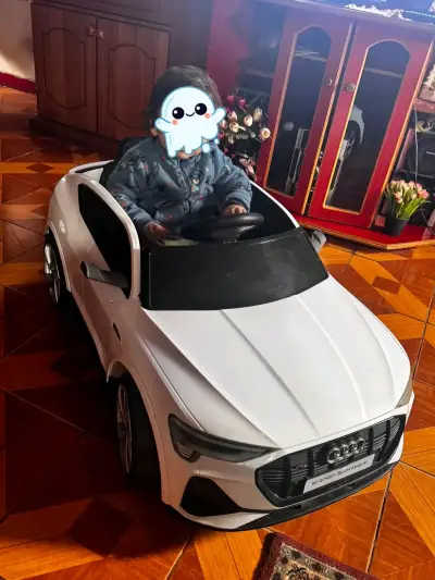 Auto eléctrico para niños Audi E-tron Sportback - miniatura 3