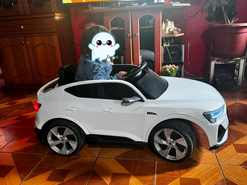 Auto eléctrico para niños Audi blanco con control remoto - 3