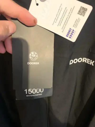 Chaqueta impermeable negra Doorek con capucha - miniatura 1