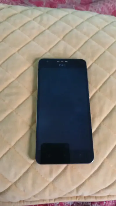 Smartphone HTC Desire 728 en buen estado - miniatura 1