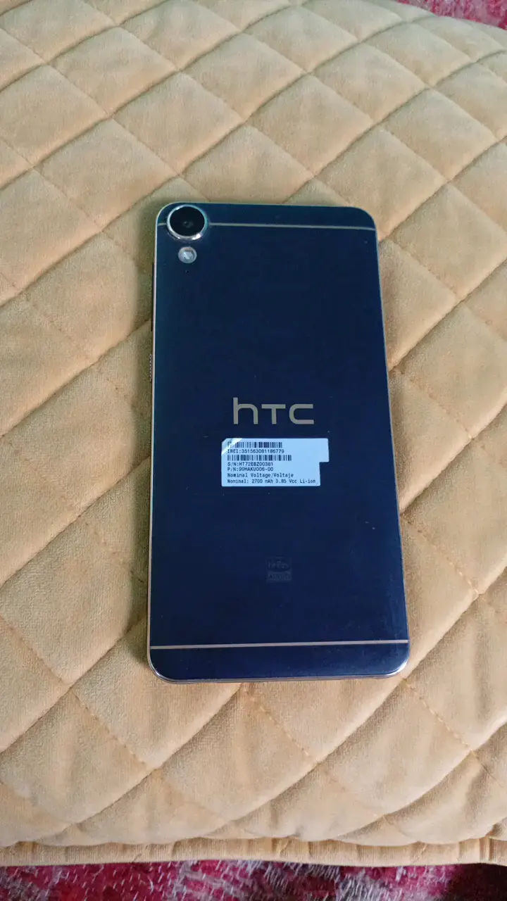 Smartphone HTC Desire 728 en buen estado - 2