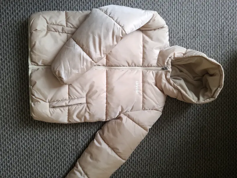 Chaqueta acolchada beige Levi's con capucha - 2