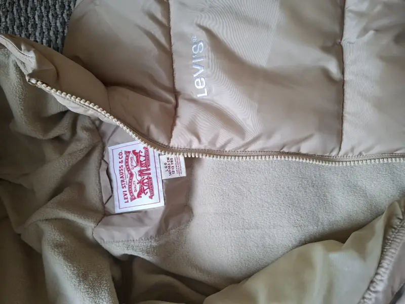 Chaqueta acolchada beige Levi's con capucha - 3