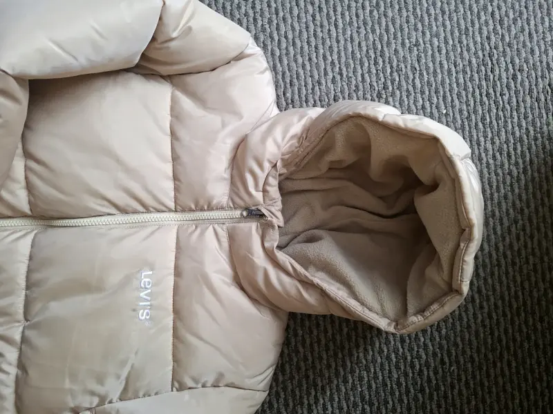 Chaqueta acolchada beige Levi's con capucha - 5
