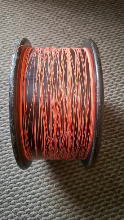 Carrete de hilo para volantín con cuerda roja - miniatura 4