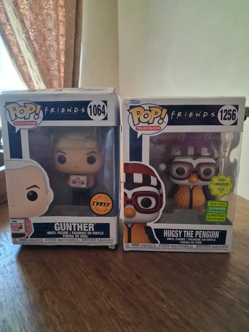 Figuras Funko Pop Friends Gunther y Hugsby - 1