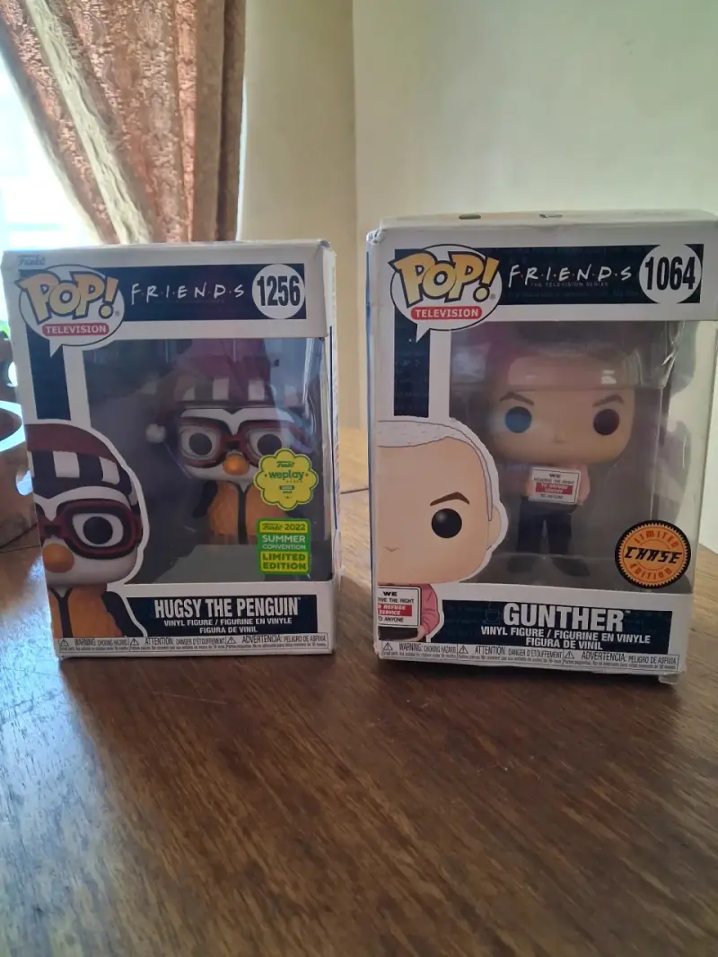 Figuras Funko Pop Friends Gunther y Hugsby - 4