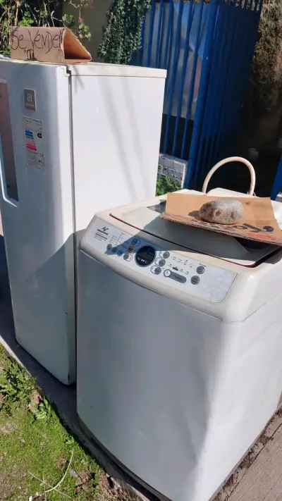 Lavadora de 13 kilos y medio funcionando al 100 - miniatura 1