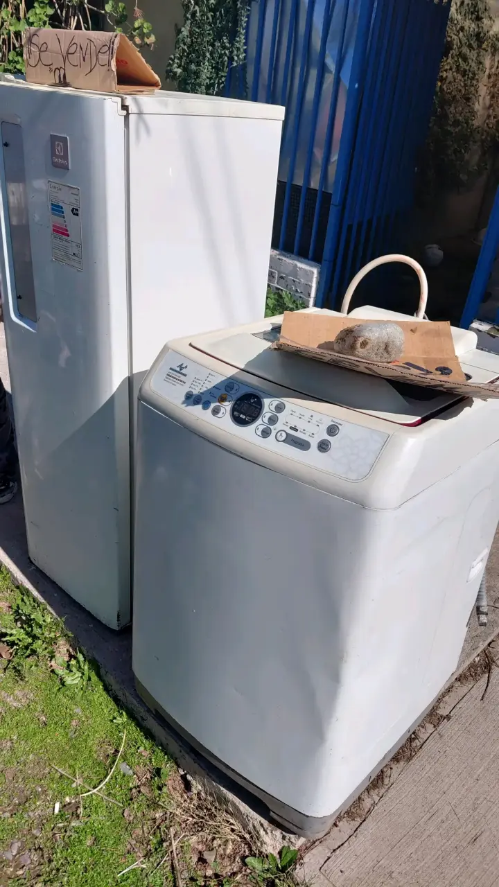 Lavadora de 13 kilos y medio funcionando al 100 - 2