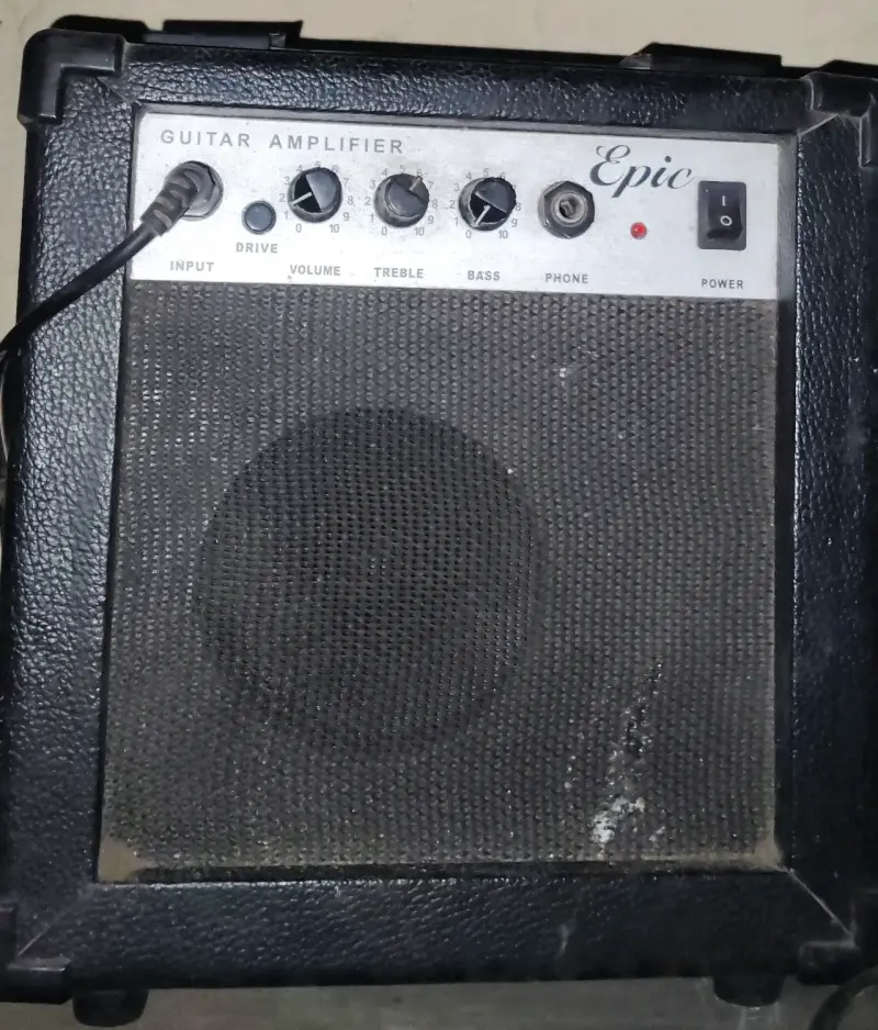 Amplificador de guitarra Epic con controles de tono