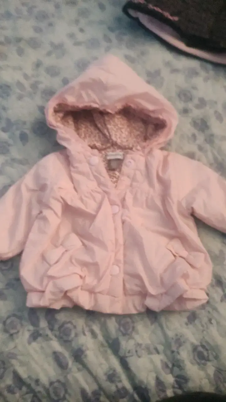 Chaqueta de bebé rosada con capucha - 2
