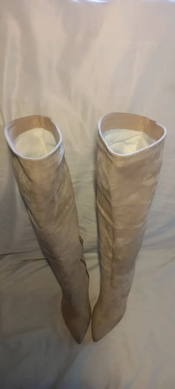 Botas altas de gamuza beige para mujer - 1