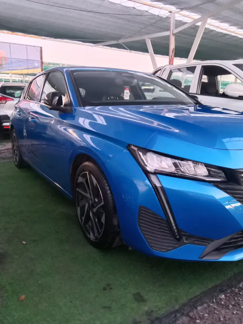 Auto azul deportivo en excelente estado - 2