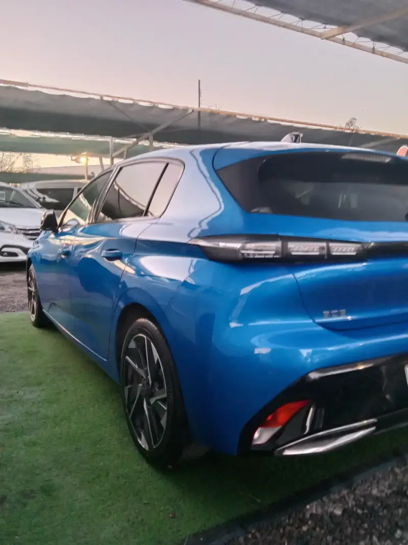 Auto azul deportivo en excelente estado - 4