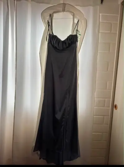 Vestido de satén gris con tirantes - miniatura 2