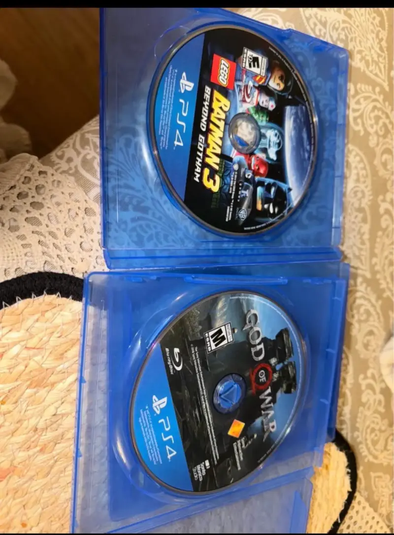 Juegos PS4 Lego Batman 3 y God of War