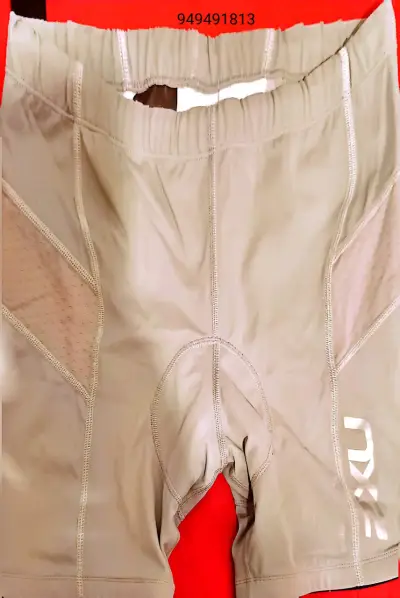 Shorts de ciclismo gris con logo - miniatura 3