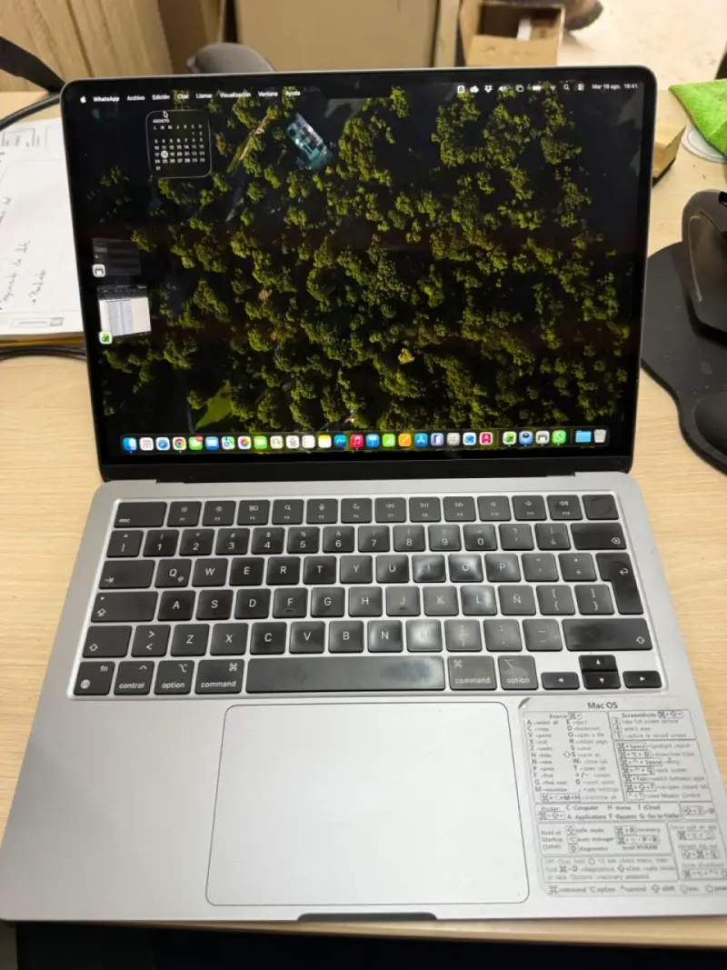 MacBook Air 13 pulgadas Apple M3 24GB RAM - 1