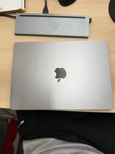 MacBook Air 13 pulgadas Apple M3 24GB RAM - miniatura 2