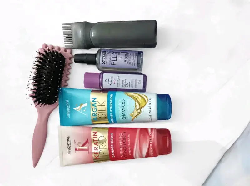 Set de cuidado capilar con cepillo y productos Creightons