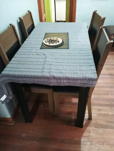 Juego de comedor negro con 4 sillas de madera - miniatura 2