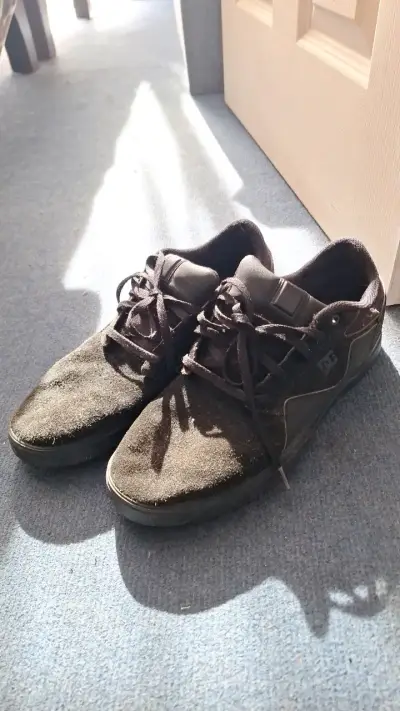 Zapatillas negras DC para hombre en buen estado - miniatura 2