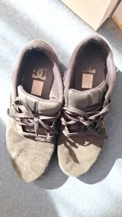 Zapatillas negras DC para hombre en buen estado - miniatura 3