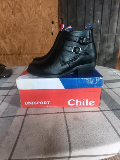 Botines negros de cuero con hebillas Unisport - miniatura 1