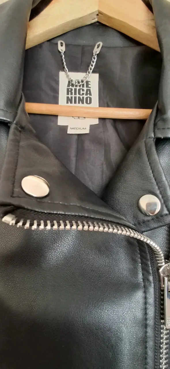 Chaqueta de cuero sintético negra para mujer - 4