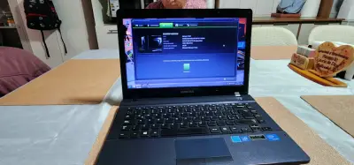 Notebook Samsung gamer gama media baja - miniatura 1
