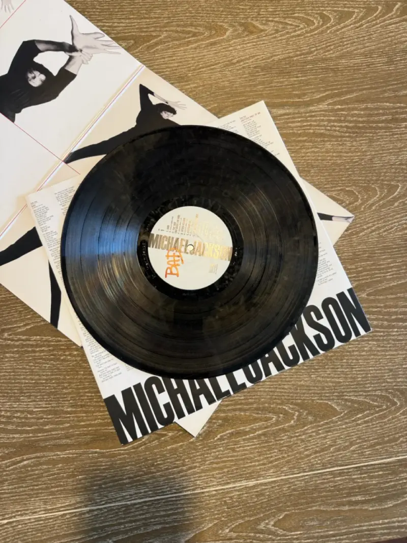 Vinilo Michael Jackson Bad en perfecto estado - 2