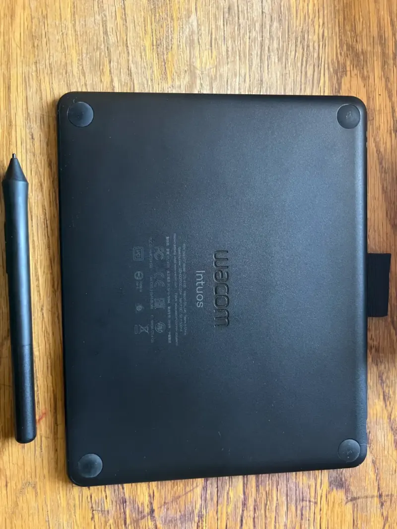 Tableta Gráfica Wacom Intuos con Lápiz - 4