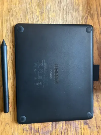 Tableta Gráfica Wacom Intuos con Lápiz - miniatura 4
