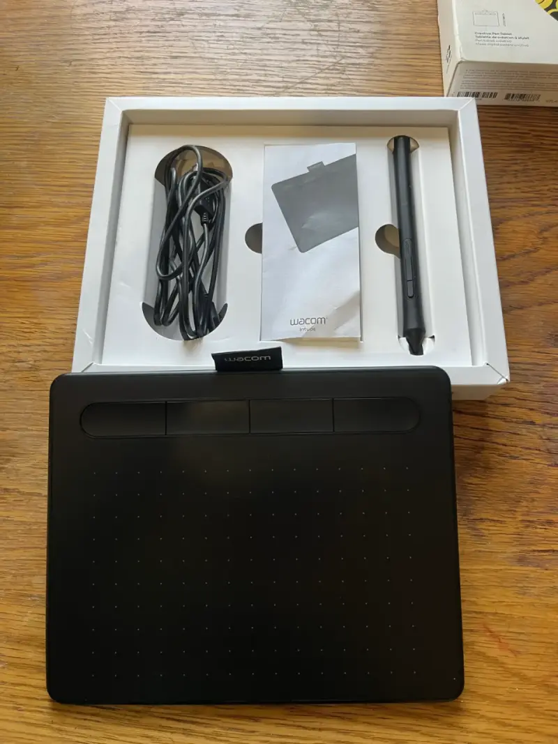Tableta Gráfica Wacom Intuos con Lápiz - 5