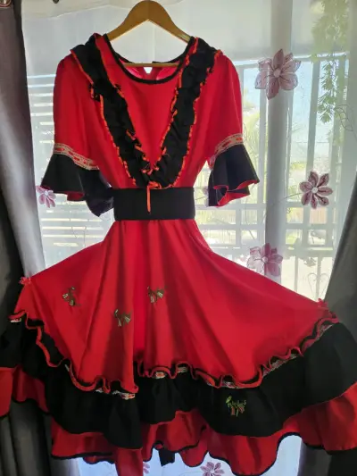 Vestido de Baile Folclórico Rojo y Negro - miniatura 1