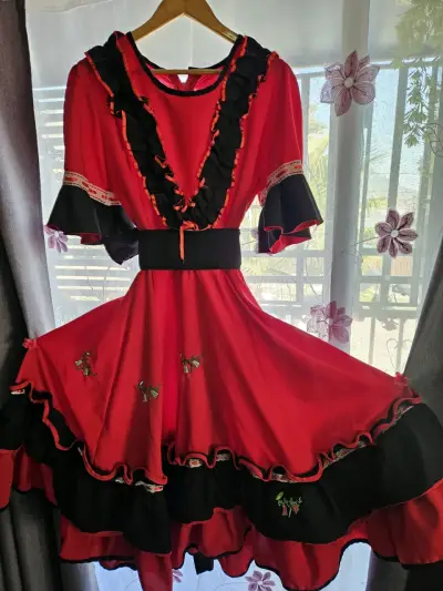 Vestido de Baile Folclórico Rojo y Negro - miniatura 2