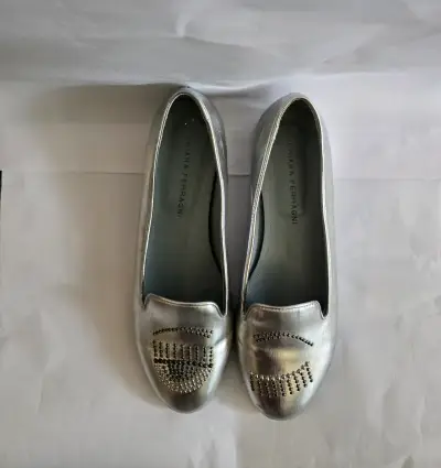 Zapatos planos plateados Chiara Ferragni con detalles brillantes - miniatura 4