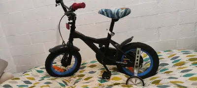 Bicicleta infantil Superman con rueditas - miniatura 3
