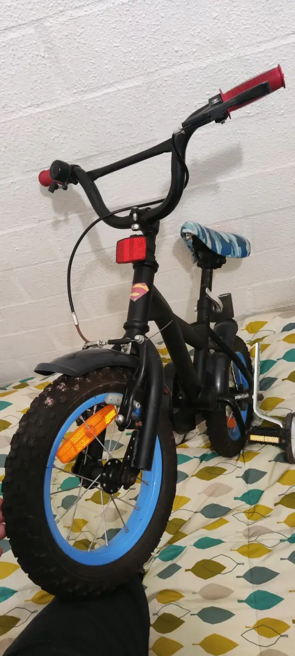Bicicleta infantil Superman con rueditas - 4